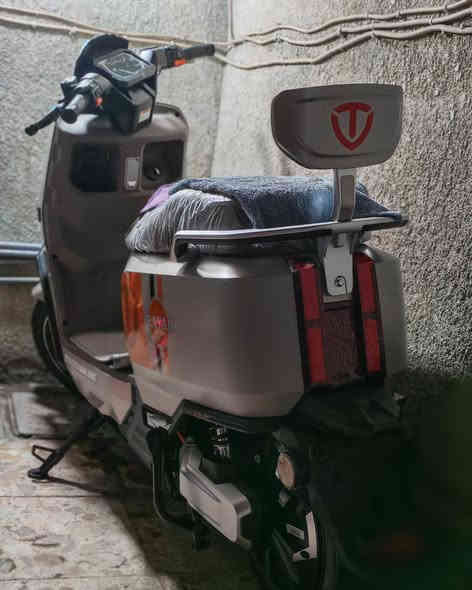 السلام عليكم شباب 
دراجة ريان وحش الكون VIB 
جديدة زيرو مماشية 
دراجه فئة خاصه مقعد منفصل داخل فيلي 
6 بطاريات 35 امبير 
ملف 2000 
مكان الدراجه بغداد 
الشراي يتصل متواجد واتساب 
***********
