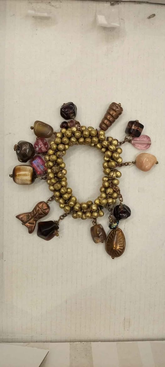 يعتبر من اجمل القطع التراثية النادرة لاحتوائه على احجار كريمة متنوعه بغداد, العراق


**إذا كنت صاحب هذا الإعلان وتريد حذفه لأي سبب، رجاءا أرسل رسالة إلى الدعم الفني**