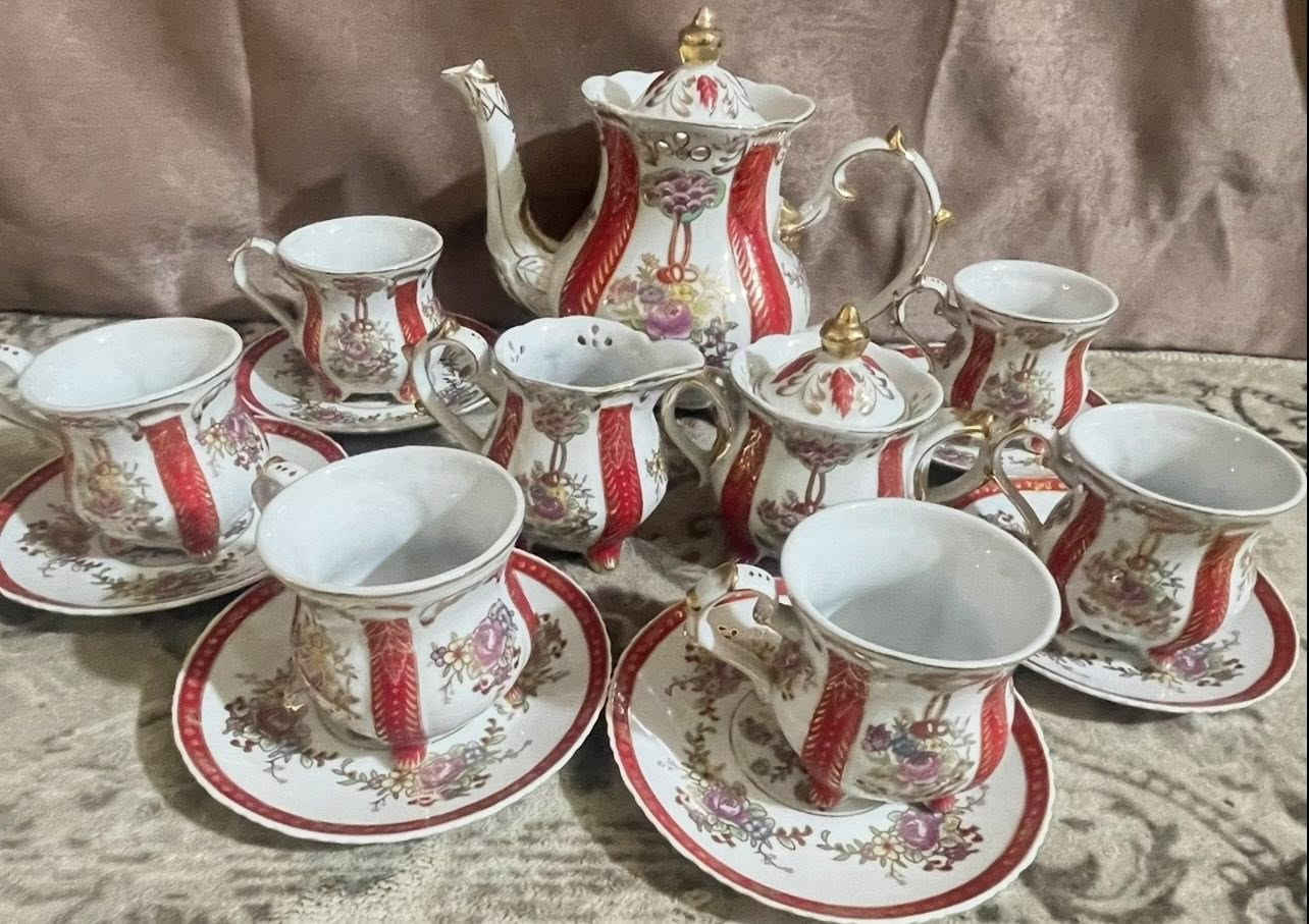 (‏بعض الكلام جميل لكن تبقى الأفعال اجمَل)
مساء الخير والبركة عليكم جميعاً 
طقم شاي (١٧) قطعه ياباني مختوم اسواق مركزيه ضخم جداً ومميز لون رائع يتكون من قوري كبير سعة لترين وشكردان وحليبدان و(٦) اكواب مع صحونها الطقم بي قاعده وارجل من الاسفل بكل القطع السعر خاص لطفاً يوجد توصبل لكل محافظاتنا الحبيبه


**إذا كنت صاحب هذا الإعلان وتريد حذفه لأي سبب، رجاءا أرسل رسالة إلى الدعم الفني**