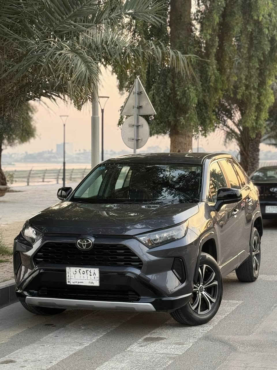 السلام عليكم 
تويوتا راف فور 2022 فئة LE
رقم بغداد بأسمي
المواصفات :
رادار امامي( تحذير تصادم وتوقف) / كامرة خلفية/ شاشة كبيرة/ اللايتات ليد بلادي / كروز سرعة / مود درايف ( سبورت- نورمال- ايكو) / هاند بريك بصمة/ اوتو هولد / ابل كار بلي واندويد اوتو
السيارة ماشية 43،000 الف 
الحادث : قبق الجنطة والجاملغ الخلفي + جاملغ السائق
السيارة بدون شاصي وبدون حوض وبدون لغد مكفولات
حالة الايرباك : ايرباك ستيرن فقط 
السيارة جديدة كلش ماشاء الله دهن اصلي وبانزين كله محسن 
الكير والمحرك والراديترات والصدر مكفولات 
السيارة جواها تخم تاير جديد مصار شهر من شديته يعني مابيها مصرف دينار
 السيارة مسوي سواداتها كلها بلاك اديشن ( بيانو بلاك)
السيارة هستوني مسويلها ادامة ومسويلها بوليش وحمام جديد
مكان السيارة بغداد 
***********
