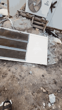 سلام عليكم شباب باب المنيوم للبيع وشبابيك +مفرغه  واتساب ***********
