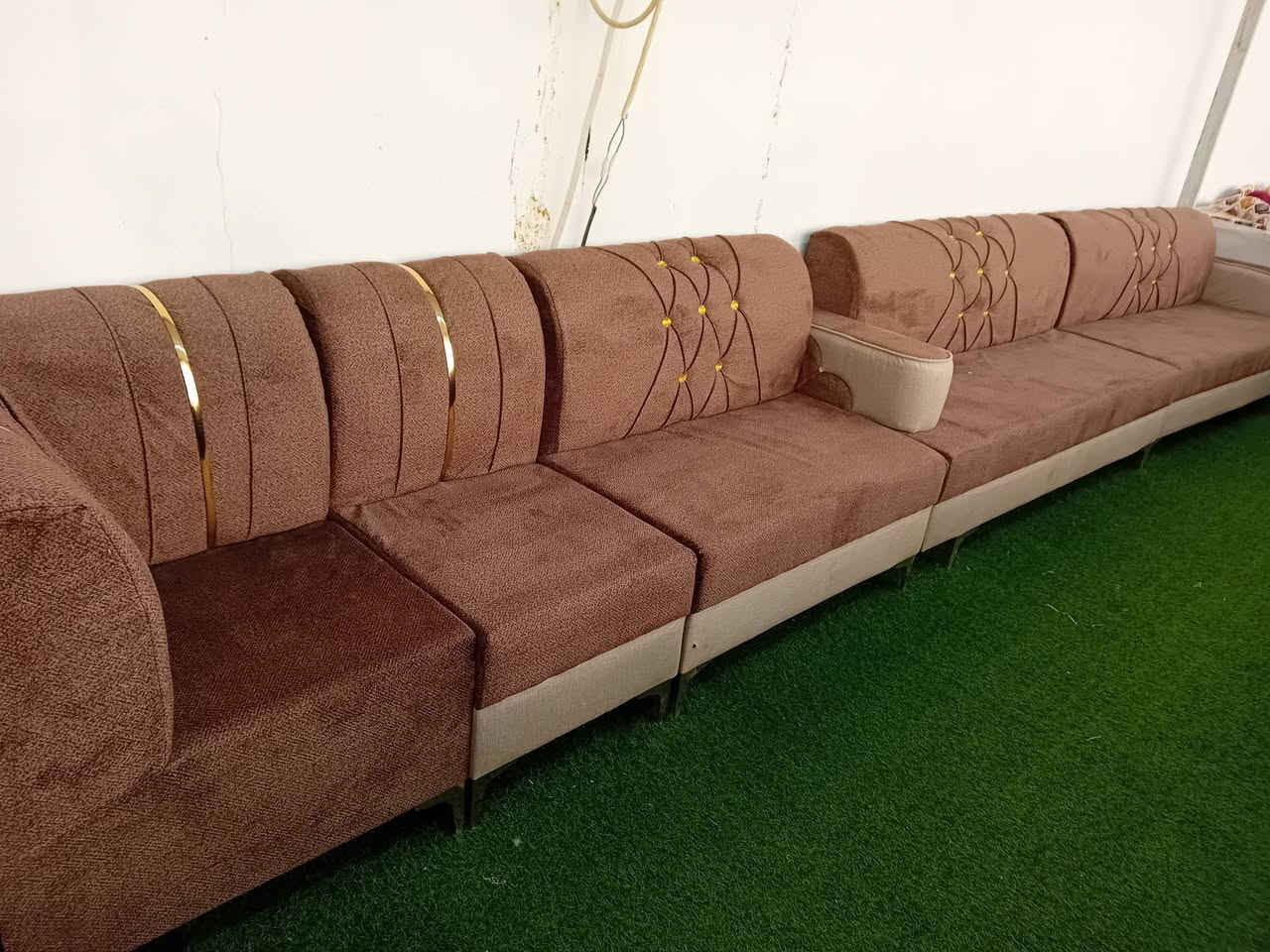 متوفر تخم قنفات ديوان للبيع كلها جديد ومتوفر جميع الألوان والسعر الواحد 500,000 وبي مجال العنوان ناحية الفرات الرقم ***********
