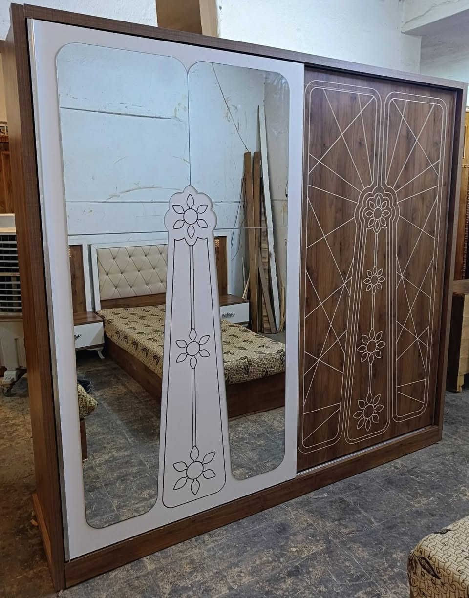 السلام عليكم  نقدم  لكم من (معرض الياقوت للاثاث)  غرفه شبابيه  تركيه  كامله مكمله من اناره ونظافه  استعمال  قليل شرط نظافه 100/100
8 قطع مع دواشك  اسعار مناسبه مع شد ونقل مجاني داخل الموصل اهلا وسهلا بكم  🌹🥰
الاستفسار على رقم
***********
***********
يوجد وتساب
