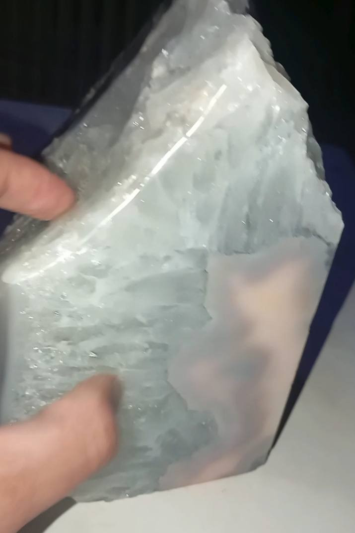 سلام عليكم 
عندي هذا الحجر للبيع عقيق وكوارتز وحبيبات كريستال


**إذا كنت صاحب هذا الإعلان وتريد حذفه لأي سبب، رجاءا أرسل رسالة إلى الدعم الفني**