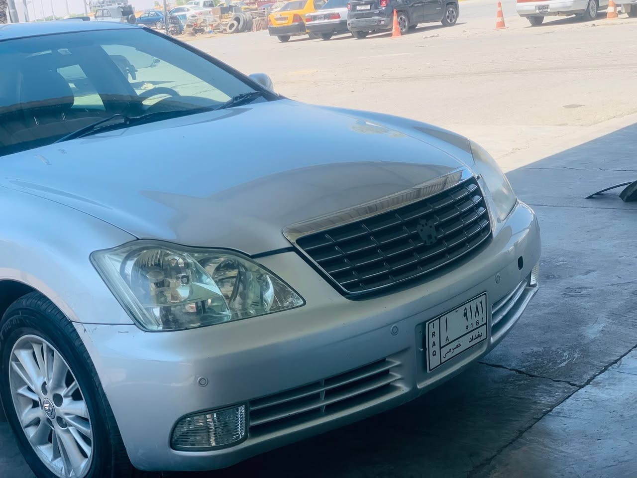 ToYoTa Crown shaina 2007 براوە بەسمە رەساسی 
سەیارەکە براوەیە بێ تەقەو ڕەقەو جایزە شوێن براوەکەی لەحیم کراوەتۆ  بەشەرت گێرو مەکیمە  سفر سفر 
٣دوگمە 
٣پەردە
سەلاجە 
مەرکەزی 
رۆیاڵ 
***********
