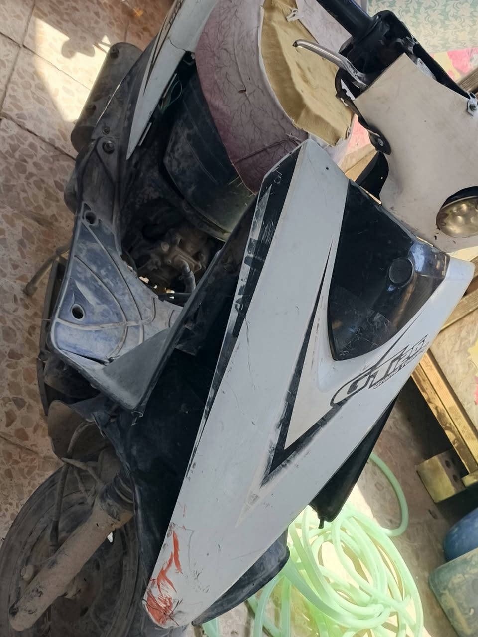 ياباني gT
نقص بس جوزه دراجه خير من الله
ما تصرف بانزين 
سعر 200 وبيها مجال حك جيتك 
مكاني كربلاء طويريج 
***********
