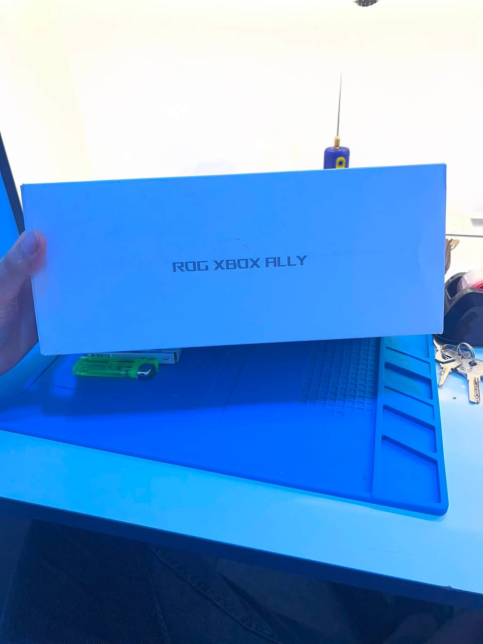 للبيع rog xbox ally 
نسخة 2025 
ذاكرة 512
معالج ryzn z2 A
جهاز نضافة 100‎%‎ 
استخدام بسيط جدا شهر وشوي 
توصيل متوفر السعر 750 الف فقط 
***********
