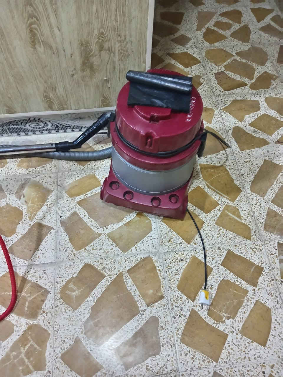 سلام عليكم  عندي غراض لبيع عندي سفره اريد ابيعهم  طباخ عشتار هوه قاعده  محفوره جديده مال هاي سنه  مكنسه كهربائي مابي شي بس شوي صوت بمكينه وينكس اي شي مابي  ثلاجه حجم جبير جديد مستخدم سبوع  وتجمد مناقصه كلشي لامانه  صوبه جديده  درجه اوله   مكاني موصل  بيارمجه ثانيه *********** رقمي بي وتساب
