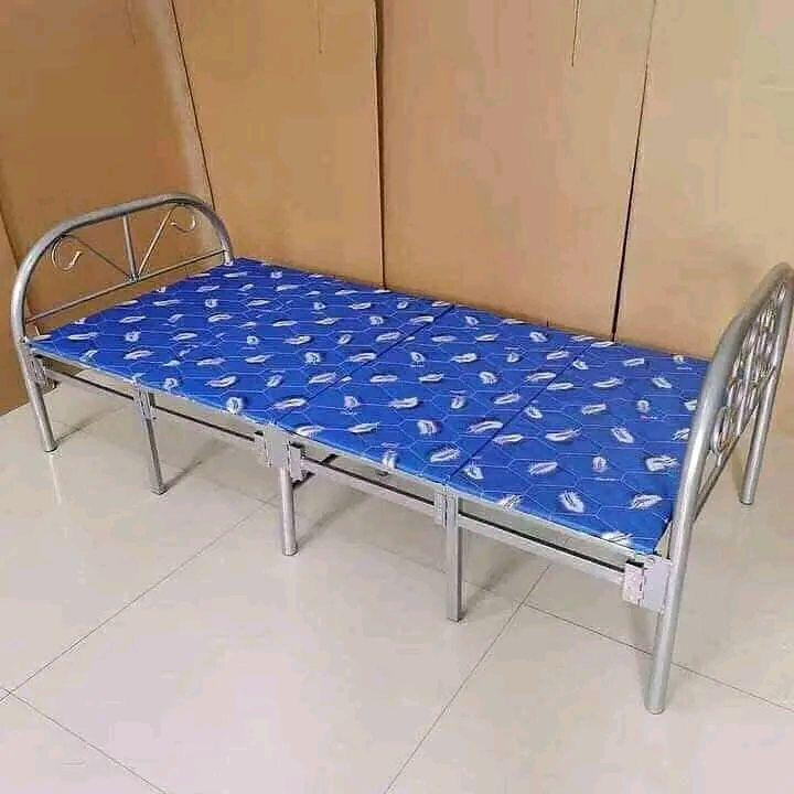 الف رحمه على روح امه وابو الي يعلقلي هذا باب رزقي الوحيد 
 سرير معدني قابل للطي، يُعرف أيضاً باسم "جرباية تنطبق" أو سرير سفري، ويتميز بهيكل حديدي متين وتصميم موفر للمساحة مثالي للغرف الصغيرة أو كسرير إضافي.

يوجد خدمة توصيل لجميع المحافظات سامراء, صلاح الدين


**إذا كنت صاحب هذا الإعلان وتريد حذفه لأي سبب، رجاءا أرسل رسالة إلى الدعم الفني**