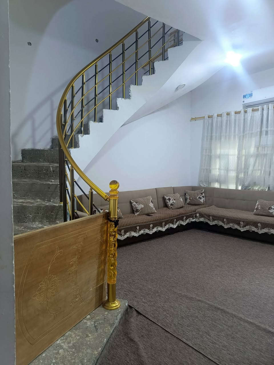 سلام عليكم بيت للبيع  مساحه ١٧٠متر البيت بي ٤غرف وربع حمامات موزع  استقبال مطبخ سيراميك  البيت جاهز العنوان ابو الخصيب محيله طريق الوسطي شارع قمر بني هاشم السعر 136بي مجال  للعلم الجوارين ذهب الله شاهد  شارع عشره متر اجو البلديه اخذو قياسات وراح يتبلط  ***********
