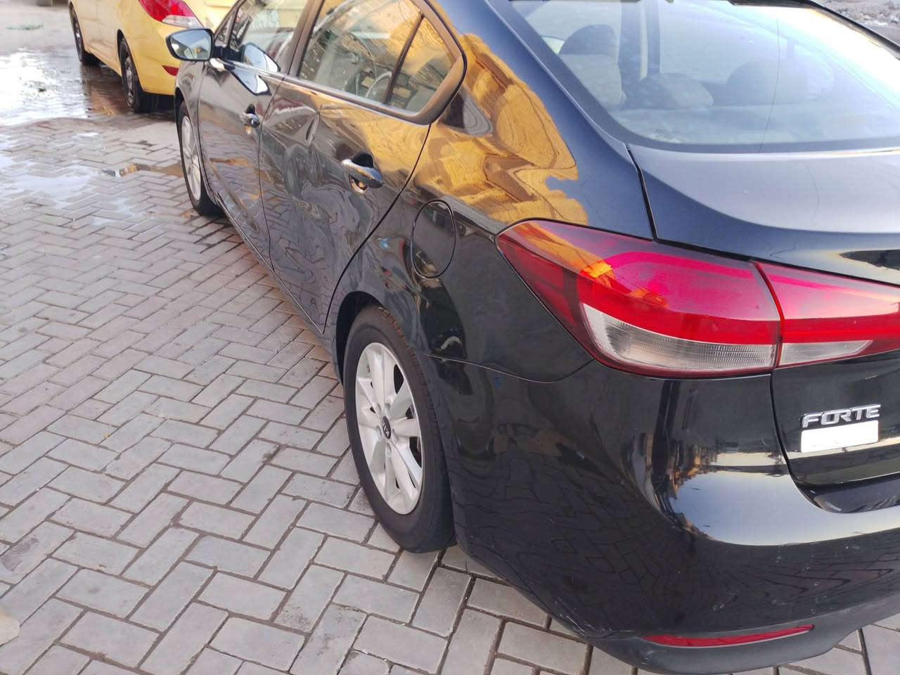 كيا فورتي 2017  بنيد وجاملغ ودعاميه مفتوح  سرقه. مفتوح كازكيت كير عادي سياره جاهزه كل نقص مابيهه سعر 95 رقم موبايل ***********
