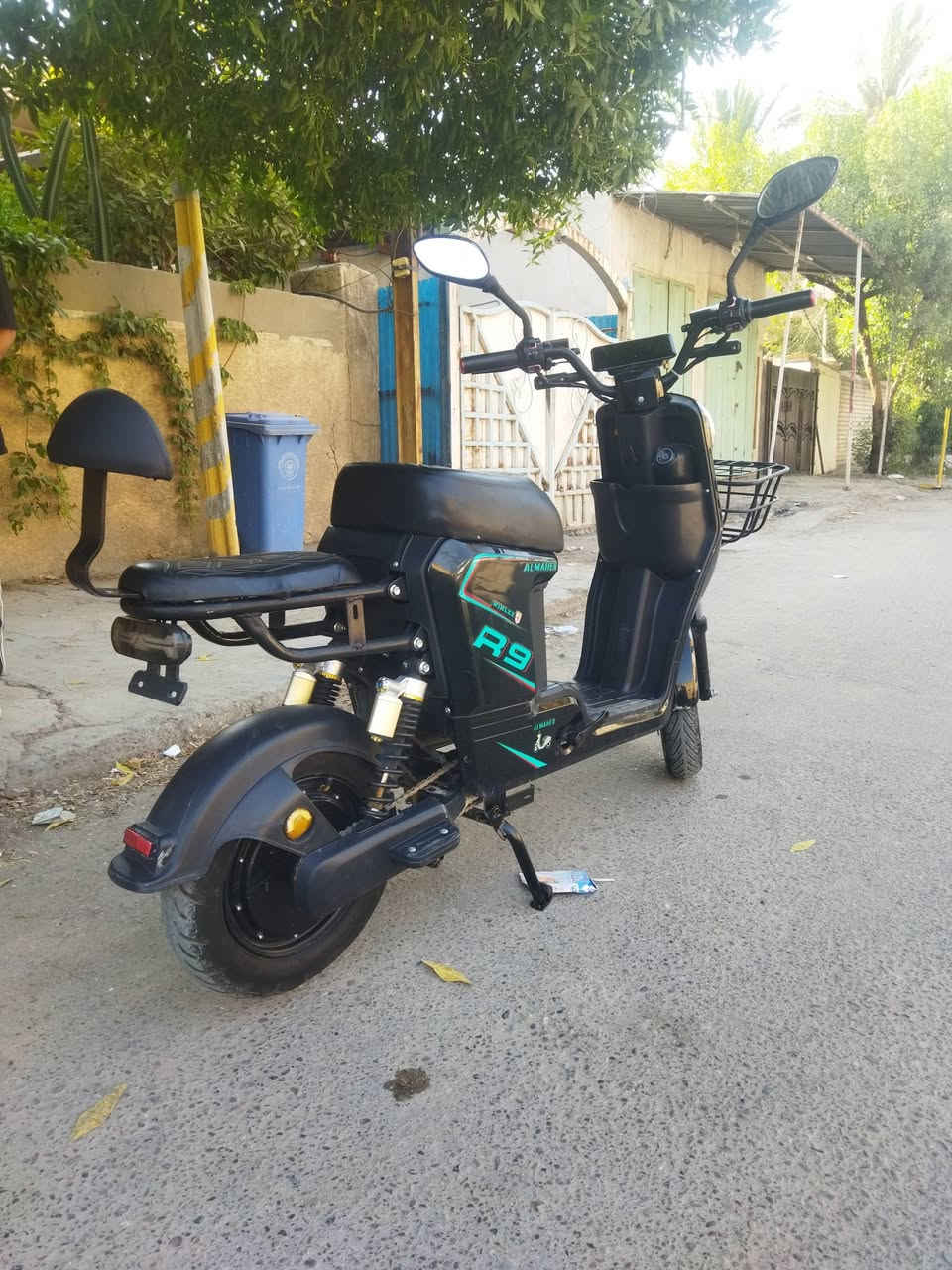 السلام عليكم 
درجة شحن ار تسعه 
مديل 25 
5باتري كبار ولي 32انبير 
بصمه وسويج وشاحنه اصليه 
دراجه جديده وكامله كل نقص مابيه وتجي تفحصه وتفتر بيه وين ميعجبك 
بغداد الامين الثانية 
السعر 400وبيه مجال 
***********
