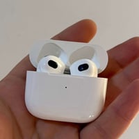 ايربود 3 دوش بعدها بالضمان نظافة 100 بالميه  فقط كارتونها ضايع  قفل 75...