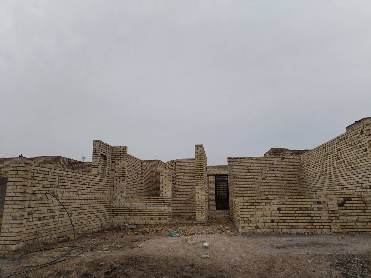 هيكل عدد 2 المساحه 200 الواحد بكاع وسام ال حامي وره مدرست الحبيب المصطفى ***********
