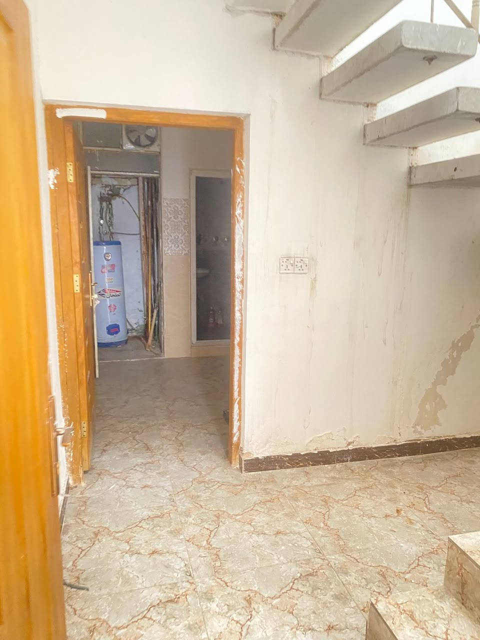السلام عليكم مشتمل للبيع بأشعب يم جامع بدريه مساحه ٤٠ واجه ٥. ٣نزال 11.5 تفاصيل البيت طرمه استقيال خدمات مطبخ غرفتين فوك مكتب شعب اللعقار ابو ريحانه ***********
