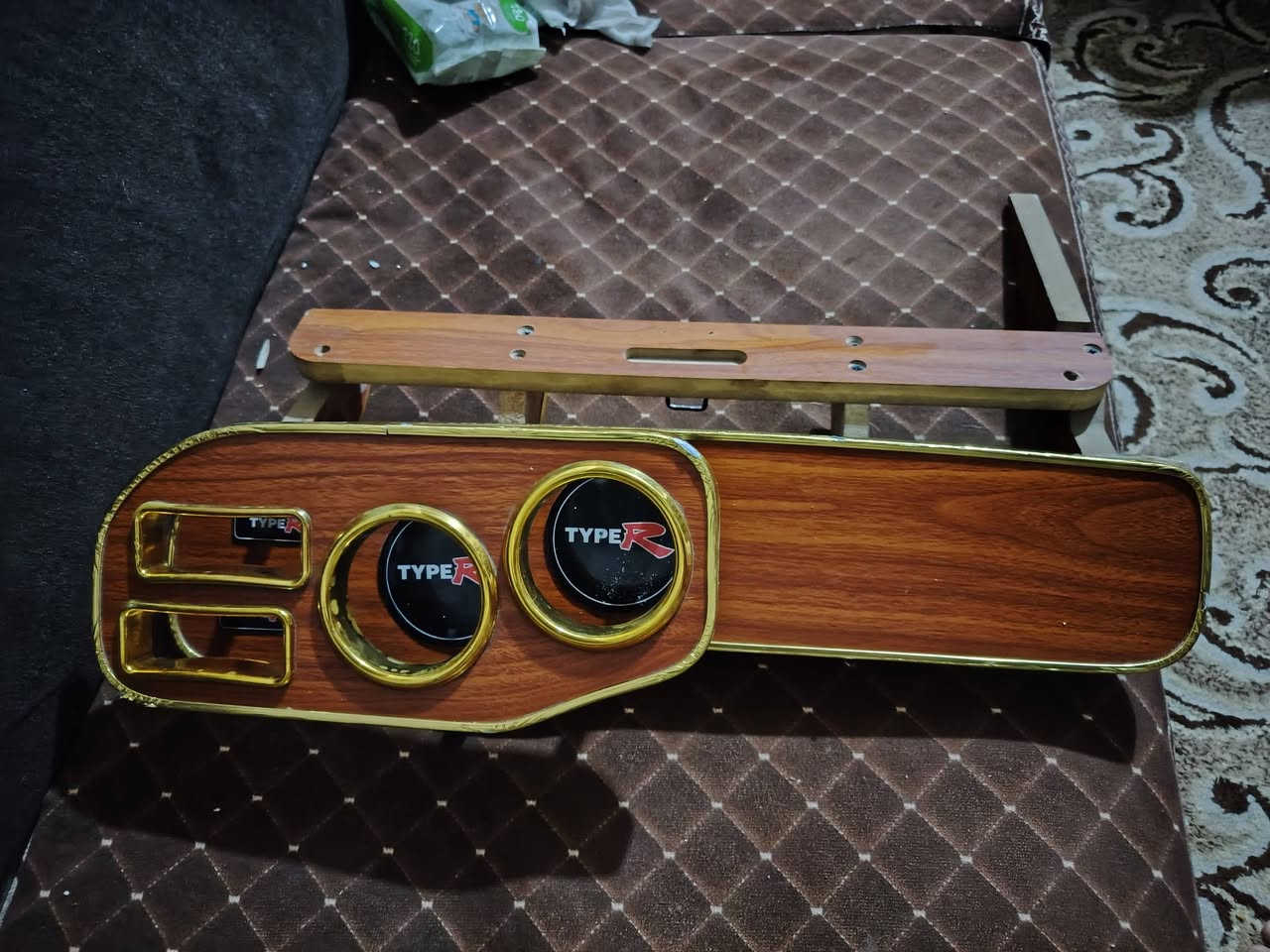 سلام عليكم ميز سياره ملكه  جديده سعره ٥٥ وبي مجال لشراي ***********وتساب فقط
