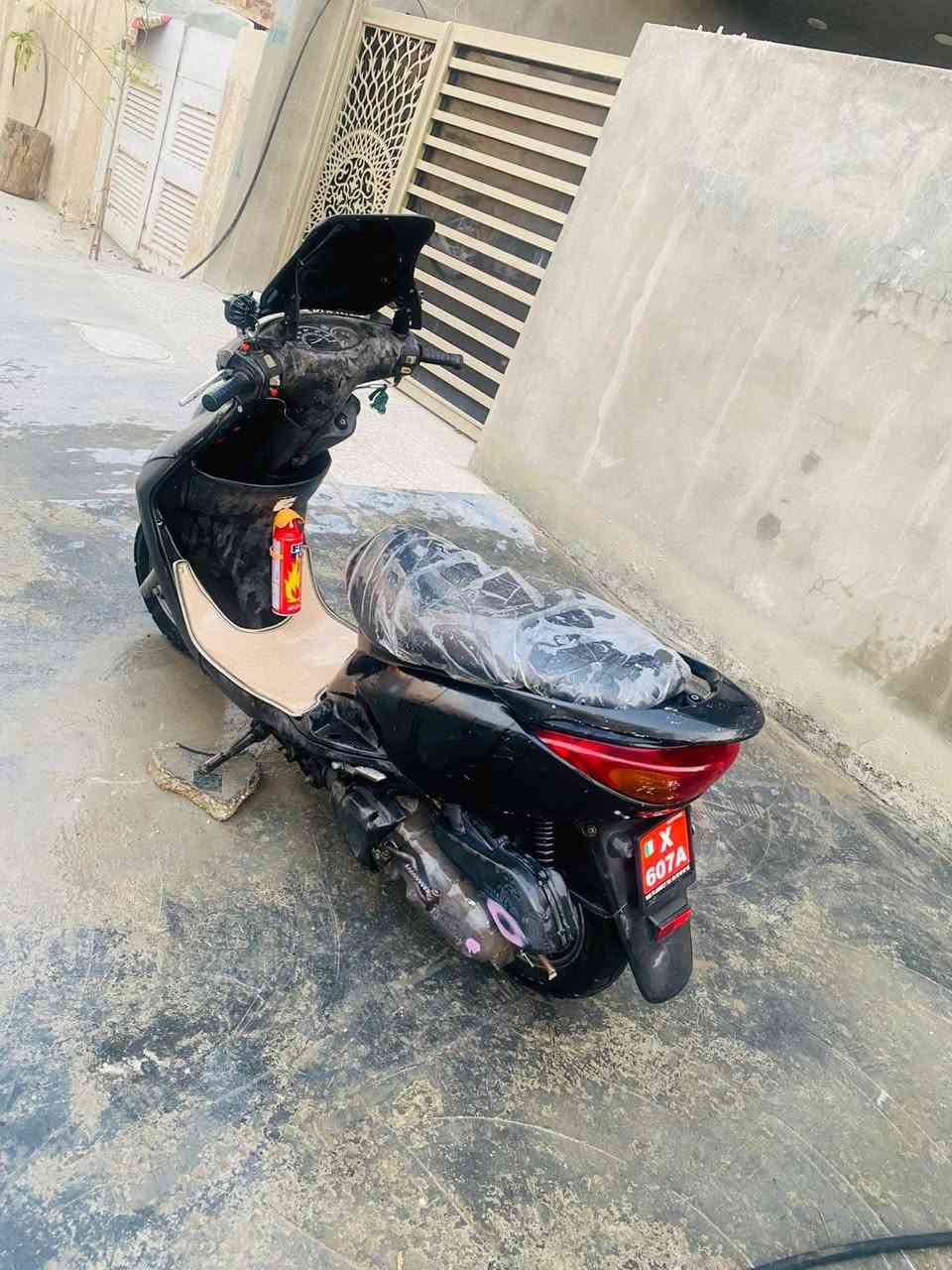 سلام عليكم بريز كابريتر صارله ٤ أشهر من نزلتهه رمبه بعدهي بجيس دراجه خير من الله تجي تفحص. شلعه معدل فول كلجات رياضيه RK  مابيه اي ضرر كلشي شغالا
للاستفسار راسلني واتساب***********
  للبيع او مراوس شعندك نزل بالتعليق ب٦٥٠ وبيهه مجال حك جيه بغداد حي اور
