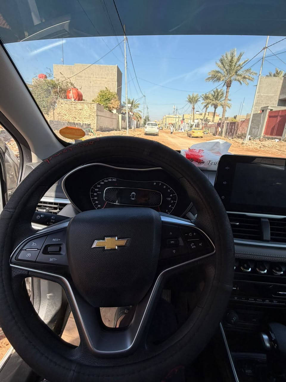 شوفرليت جروف موديل 2025
وارد خليجي اثر ضربتها جوملغ وشبر من البنيد مبدل فقط جوملغ ضربتها خفيفه ما واصله للشاصي والمحرك حره قادسيه باسمي لون سلفري محرك 1500 تيربو 
حداديه كامله تبريد سياره كامله من كلشي جديده ماشيه 7 الاف
السعر 155بيها مجال بسيط
***********
