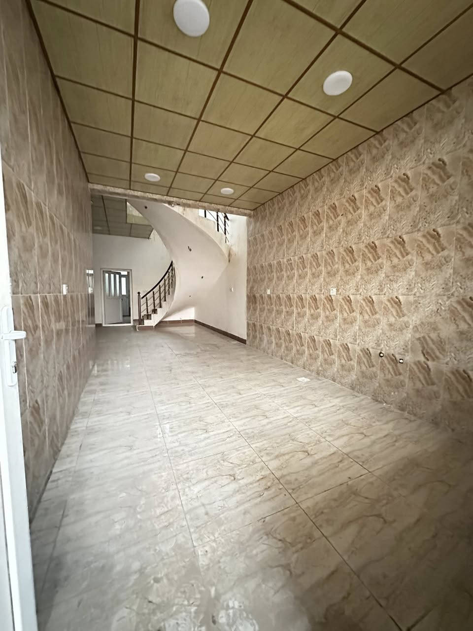 بيت للايجار حي رمضان خلف محكمة 🔥
طابقين  3 غرف نوم صحيات جوه وفوك
البيت كلش مرتب  خط مولد كامل السعر 300 الف قفل للاتصال ***********
