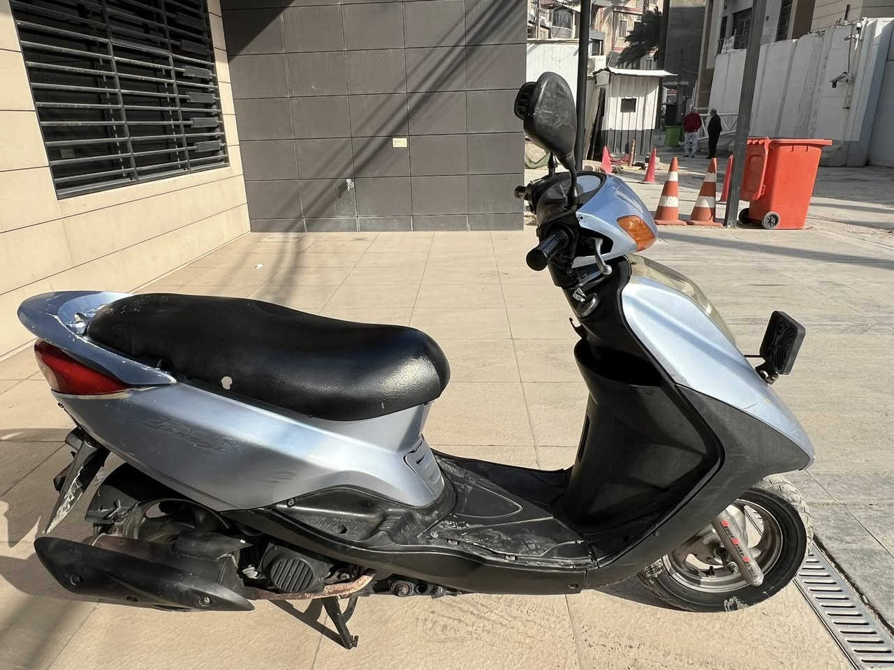 سلام عليكم دراجة بريز
دراجة مامفتوحة  لانضوح ولاتبخير
شلعة  معدل مابيها نقص نكره سلف هندر
كابريتراصلي ممبدل  السعر650وبيها مجال 
مكاني العطيفية او المنصور
*********** واتساب+خط
