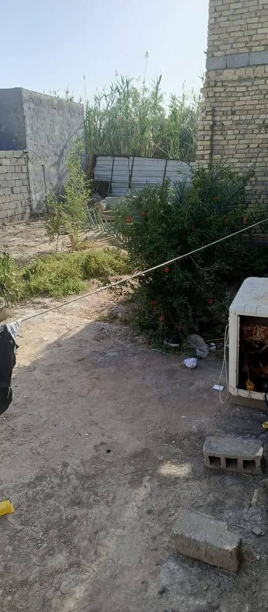 يالله السلام عليكم يعلن مكتب الخبير للعقار عن وجود دار في السده حي كمال مساحته 320متر 
بناء بلوك عكاده 
يتكون من غرفه عدد اثنان صاله استقبال مطبخ كراج سياره حديقه 
ماء كهرباء تبليط 
السعرر. 47مليون بي مجال بصيط
الاتصال ***********
