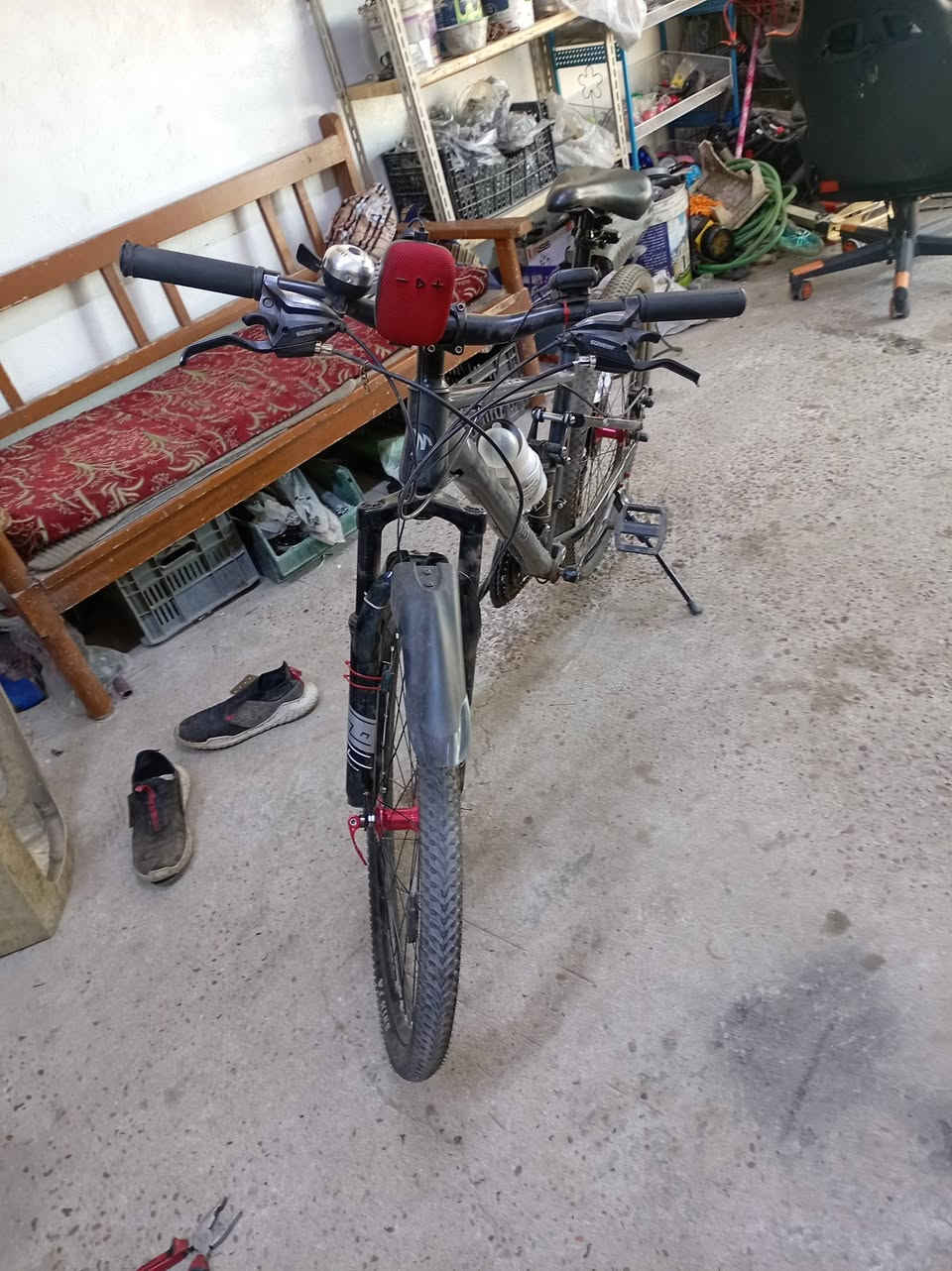 السلام عليكم اخوان
بايسكل للبيع جبلي من ماركة MTB
البايسكل أصلي
جاملغات جديده 
امبيثري أشغل الي ايعجبك وصوته خرافي
فيدراليه أحمر أزرق اصليه
مطاره لون أبيض 
عداد سرعه ياباني أصلي 
الفج مال بريك من ماركة OK أصلي 
ستاند صفح أسود جديد أصلي 
يدات الكير اصليه مال بايسكل 
عندك الكير الخلفي 8 نمر مال جبال 
وعندك الكير الامامي3 نمر مال جبال 
بايدرات جديده أعراض 
البايسكل بي دبلين واحد أمامي علمود الطسات والخلفي همات 
عندك الويل الأمامي أبو الطبيكه 
المكان: بغداد حي الجامعه 
الرقم:777 570 9130 متوفر واتساب واتصال 
السعر:180 ألف وبي مجال بسيط
