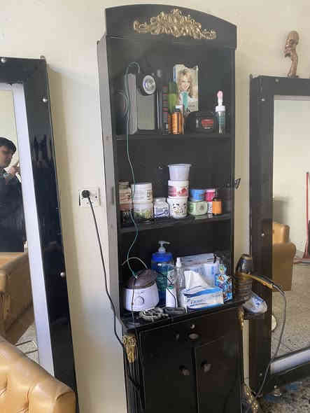 البيع كراسي 2ممري 2وفاترينه وعربانه ستعمال قليل وثلاجه مال حلاقين مشتغله قليل ***********
