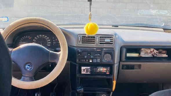 سيارة فكترة موديل 90 كهربيات كلهة شغلة سمعات شغلة دفتر بنزين بيهة سنوية سقاطة صدر جديد سعر 33 رقام الهاتف ***********
