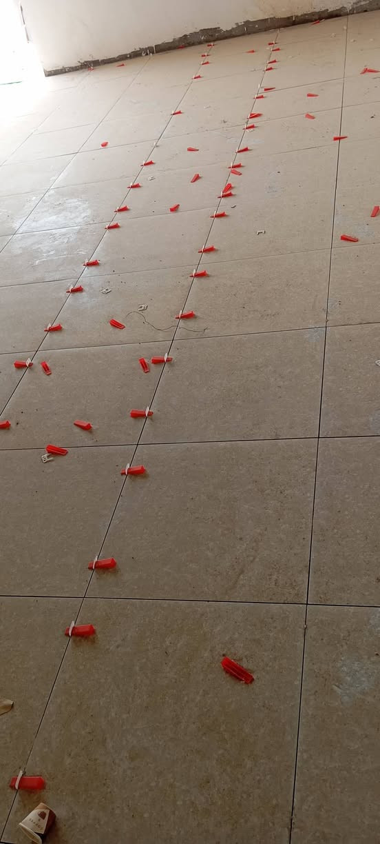 سلام عليكم خلفه سيراميك ارضيات جداري شقل درجه اولى شرط هاذه رقمي للتواصل ***********
