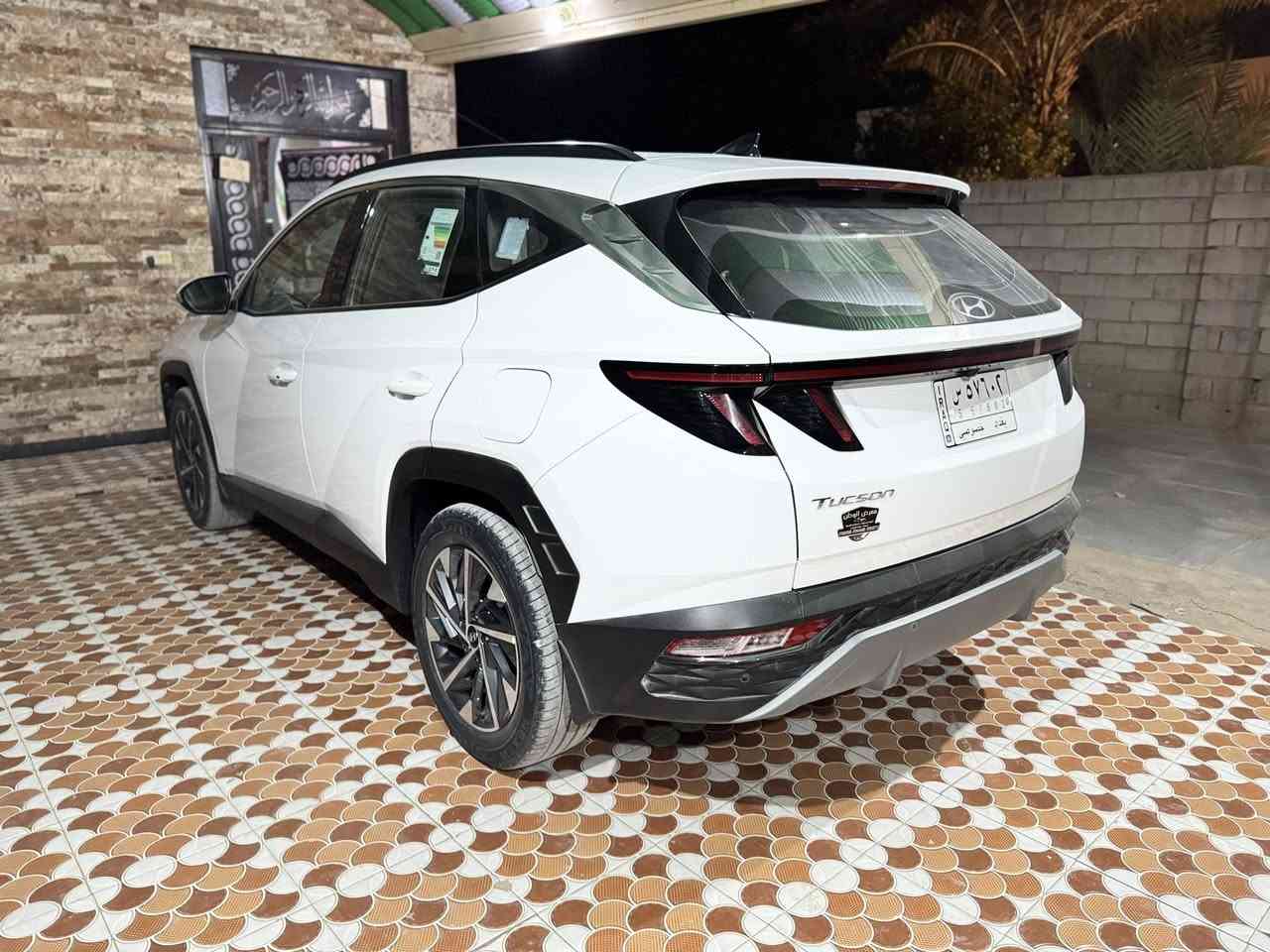 السلام عليكم
توسان موديل2023 خليجي 
يتوفر بيع أو مراوس 
✅️مرقم بغداد✅️

المواصفات :-
🔴تشغيل ذكي ( بصمة ) + تشغيل عن بعد 
🔴ماشية34 الف 
🔴شاشة Carplay  
🔴كامرة خلفية دوارة 
🔴تبريد قطعتين 
🔴كراسي كهرباء  
🔴بردات خلفية
🔴فول تحكم ستيرين 
🔴 دشبول ايباد 
🔴حساس امامي و خلفي 
🔴نظام تشغيل واطفاء الحساسات
🔴نظام تشغيل الكاميرا الخلفية 
🔴 شاحن وايرليس 
🔴 نظام مساعد نزول المنحدرات
🔴اوتو هولد 
🔴هاند بريك كهرباء
🔴 4 وضعيات قيادة 
🔴مانع انزلاق
***********
محرك 2000cc
(دوش)
