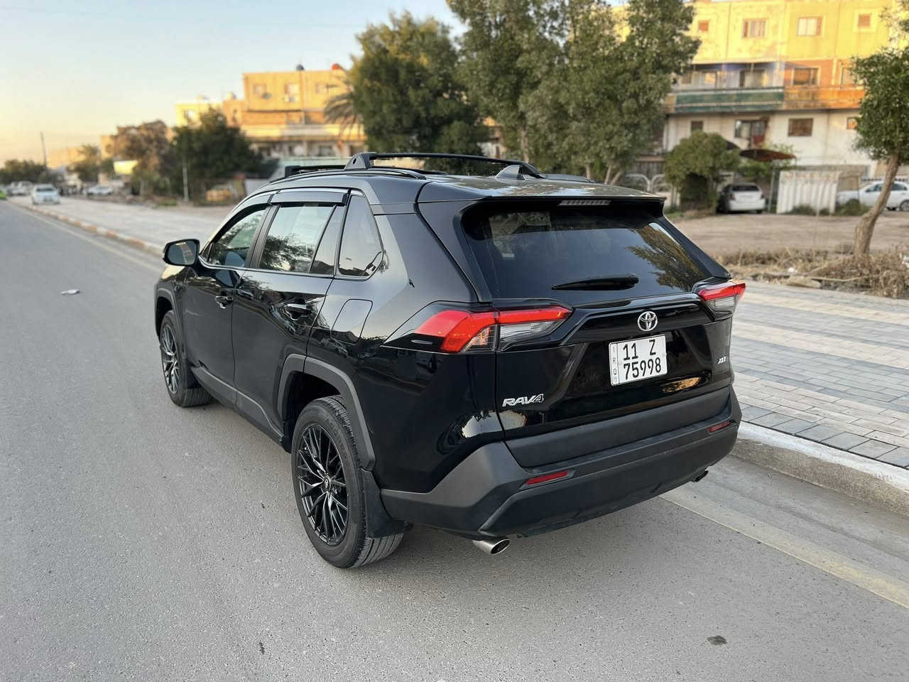 السلام عليكم للبيع
𝐓𝐎𝐘𝐎𝐓𝐀 𝐑𝐀𝐕𝟒-𝐗𝐋𝐄 2023                                       
مستعجل عل بيع وما اعتقد اكو هيج سعر 195 وبيهه مجال قليل
تويوتا رافــــ4  بانزين فقط XLE موديل 2023 وارد امريكي ضرر فقط جاملغ مصبوغ شبر بارد بل بنيد سياره جديده كلش وما ناقصهه شي صور حادث وسونار داخل منشور

رقم بغداد بسمي هزه وسنويه جدد تحويل مباشر

اللون : اسود

حجم المحرك : 2.5L ( 4.سلندر )

المواصفات : 𝐗𝐋𝐄 نص فول

شاشة كبير لمس تدعم ابل كار بلي 

كاميرا

‏ابواب  بصمة

‏‎بصمة تشغيل 

ويل رياضي قياس 19

تخم تاير جديد

هاند بريك بصمة

اوتو ستارات (𝐀𝐔𝐓𝐎 𝐒𝐓𝐀𝐑𝐓)

اوتو ستوب (𝐀𝐔𝐓𝐎 𝐒𝐓𝐎𝐏)

رادار امامي (تحديد مسار)

‏‎رادار جانبي (نقاط عمياء)

‏‎رادار خلفي (التحذير من الاصطدام)

‏‎حساسات خلفيه

نظام (𝐄𝐂𝐎)

نظام (𝐍𝐎𝐑𝐌𝐀𝐋)

نظام (𝐒𝐏𝐎𝐑𝐓)

تحكيم ستيرين

كشن السائق تحكم كهربائية 

لايتات (𝐋𝐄𝐃) ليد عدسة زينون 

بكلايتات (𝐋𝐄𝐃) بيلادي

باقي تفاصيل معروفه مكاني بغداد الدوره شارع الصحه السعر 195 وبيهه مجال قليل مستعجل عل بيع اي ستفسار اتصل وتدلل رقمي ***********
