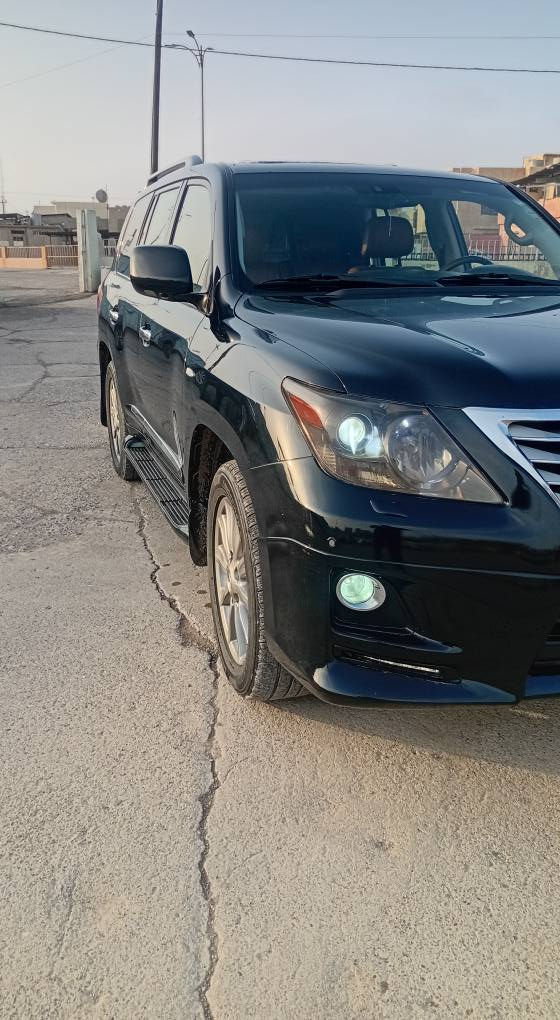 ..TOYOTA..LEXUS..SPORT..LX540

تويوتا..لكزز 540... LX ..V8
رقم : أربيل 22 
السياره : مجهزه رقم هزه سنويه جديد 
السياره: بدون ضرر 
#العداد : 262 km الف 

#المواصفات 1️⃣ /1️⃣
بصمه سلايت 
شاشه وكامير 
حساسات خلفي امامي 
شاشات 3 بلاديات
رادار امامي + جانبي
كشنات حار + بارد + ثنين كراسي كهرباء
كشن سايق خزن مموري
اربع كامرات 360 
ستيرن كهرباء خزن + ستيرن تدفىء
اتو بارك تصفط وحدهي
13 سماعة + دمام 
كشنات خلفية كهرباء 
تشغيل عن بعد 
فتحة بل سقف
داخل بيجي 
7راكب 
3قطع تبريد 
داخل جلد 
كشنات كهربائي 
صندوق كهربائي 
جكات 
#السعر : ٣٧٥ $ 
اعلى مواصفات بل لكزز فول للاخير
#الاتصال: *********** _ *********** 
#العنوان: الموصل _ الحمدانية . الحمدانية, نينوى
