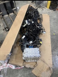 للبيع قطع غيار جيب رانجلر هايبرد 2023  افنتر مع عقل محرك مع ظفيرة  للا...