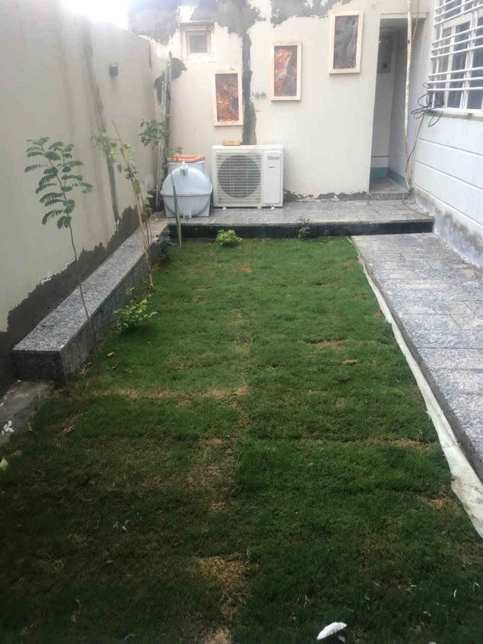 بيت للبيع 
التقية الاولى المساحة 250 
الواجهة 12
طابقين 
الارضي غرفتين نوم واستقبال وصالة ومطبخ وصحيات 
الطابق الثاني 
4 غرف نوم وصحيات 
كراج مع حديقة مع صحيات خارجية 
البيت جدا نظيف 
للإستفسار ***********
وحياكم الله 
.
