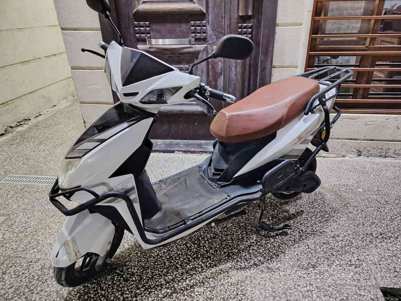 السلام علیکم دراجة سي مأكس کهرباء للبيع ٦بطاريات فول مواصفات بصمه لات زنون ریموت کنترول السعر ٤۹٠ الف العامرية شارع المضيف هاتف ***********
ملاحظة الدراجه والبطاريات في حاله جيده جدا
