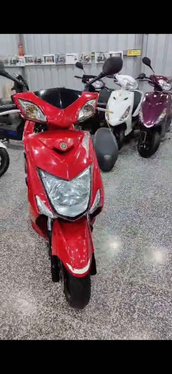 لبيع دراجه سكنس لد الدراجه مال مزاد كفاله عامه ماشيه 12 الف صار شهر من خذيته ب15 وهسه رايده ب13 ورقه 
مكانه بصره 
***********
