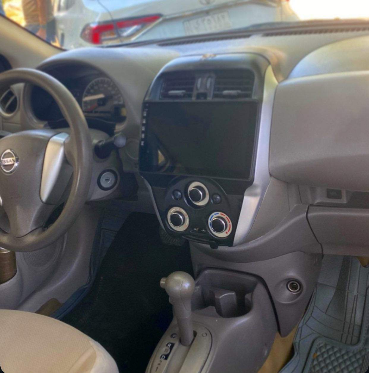 بسم الله الرحمن الرحيم
السلام عليكم 
من رخصة الادمن المحترم
للبيع فقط / نيسان سني 2016 هندي ( بليته زرقه) 
رقم بغداد مميز جديد
هزة جديدة + سنوية لل 2028 
بيها الجامغ الامامي الايمن صبغ ونص الباب مباوك توحيد لون
وقبغ الجنطة يعني مو الجنطة كلها فقط من يم الرقم صبغ
شاشة لمس
كامرة حرارية + حساس
تبريد ثلج + تدفئة 
محرك + كير بلاديات
زوج تايرات جدد
باتري جديد
لايتات زنون
كشافات زنون
مكان السيارة بغداد / حي للجهاد
السعر : 89$ وبيها مجال بسيط للطيبين
للاستفسار  : *********** (متوفر واتساب)
