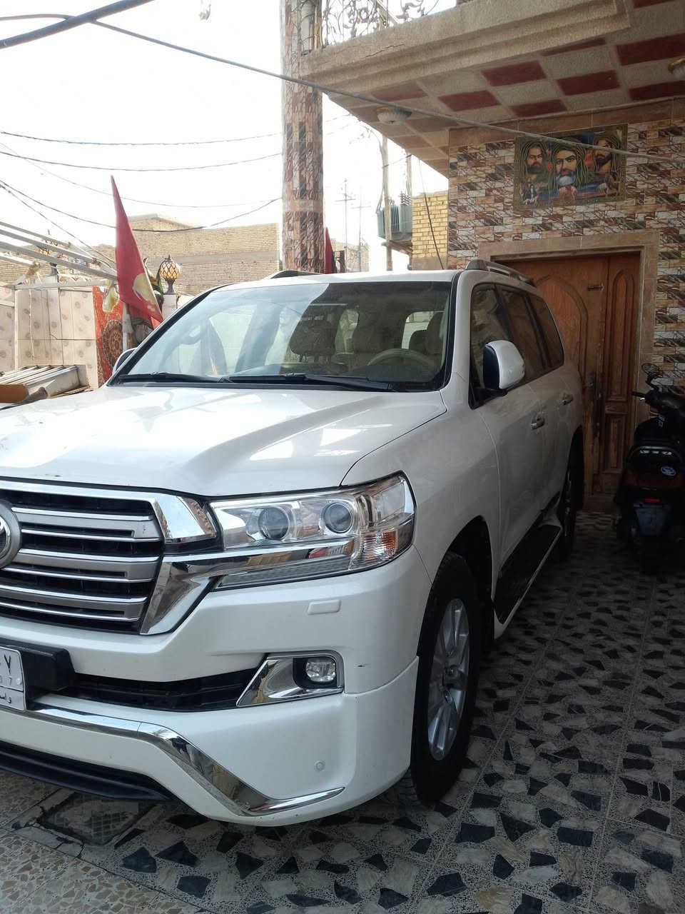 السلام عليكم اخوان عندي لاندكروز موديل 2016 للبيع مكفوله كفاله عامه الاستفسار على الرقم ***********
