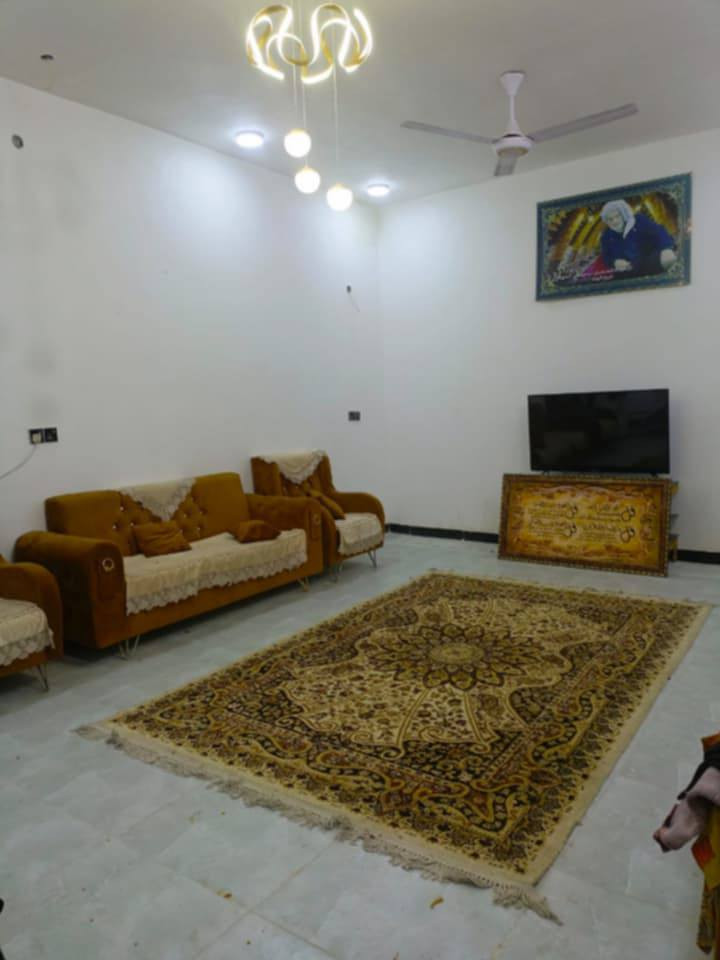 بيت للبيع مساحه 250 خلف محطه الغسل السيارات القريبه يم المغتسل شارع ملعب المختار بناء حديث البيت بلفرع طابو زراعي يتكون من غرفتين وصاله وديوانيه ومطبخ وطارمه جبيره السطح شتايكر البيت نقصه لبخ الزيتونه والدرج  سيراميك السعر 145 مليون وبيه مجال للتواصل على الارقام التاليهه
***********

***********
