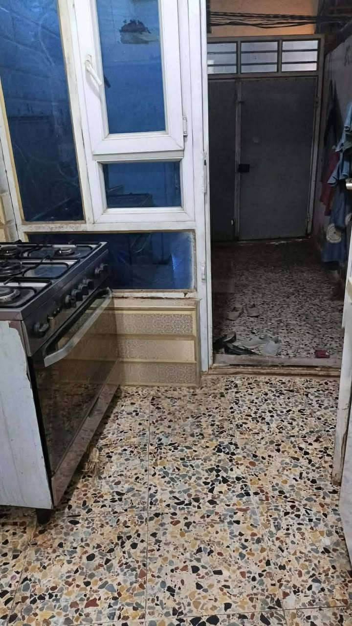 بيت للايجار ١٠٠ م مؤثث 
بالكوفة قرب فلكة حبيب الرعاش
طابق ونص 
الطابق الاول يتكون من غرفه وصاله واستقبال وتخاريج وطارمه صغيره الثاني غرفة ماكامله 
 ايجاره ٣٠٠ الف
***********
