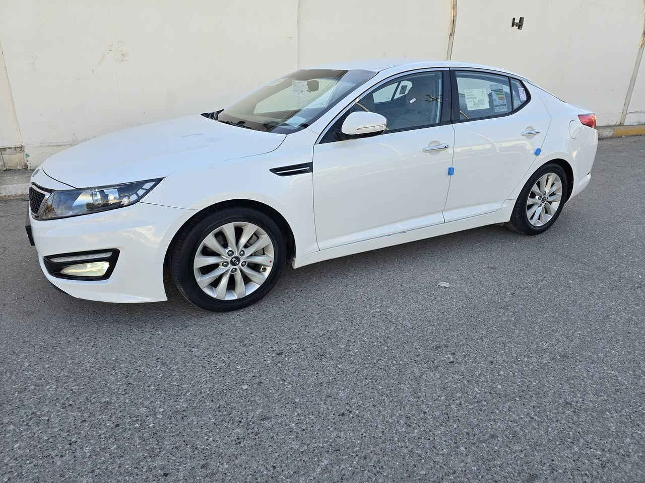 السلام عليكم كيا اوبتيما خليجي موديل ( 2014 ) فول مواصفات واحد 1️⃣ على واحد 1️⃣ قماره حديد محرك 2400 دوش مكفوله  من الضربه والتبديل بيه رشت صبغ الأبواب عل طرف داير جاملغ خلفي جهة سائق شرط شخط مال ستوته لا ضربه داخليه ولامعجون سياره جديده جدا جاهزه من كلشي كير مكينه حداديه تبريد تخم تاير كهربائيات مواصفات سياره بصمة تشغيل + بصمة أبواب + كشنات جلد + 5 ويل كب + شفتات استيرن + حساس خلفي + كامره + مرايات شفط + اشاره بالمري + نيكل خارجي وداخلي + تبريد بيانو + لد امامي خلفي رقم دولي انكليزي باسم ولد صديقنه تحويل مباشر سنويه وهزه لغاية 2030 مكان سياره ناصريه مركز للاتصال 

( ‭0781 069 5272‬ ) 

او  وات ساب ( ‭ 0786 979 2983‬ )

السعر ( 142 ) رجااا بس شراي يتصل
