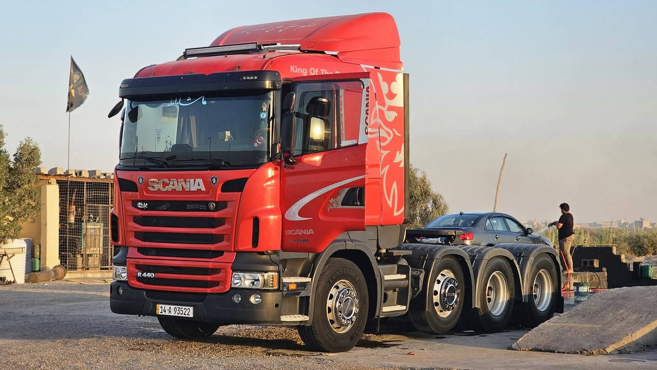 سكانيا اسرائيلية
رقم بصرة اصولي وبأسمي تحويل ثاني يوم 
شرط التحويل ونقل ملكية بأسمك شوكت متريد
راس تريلة بلادي باج بطن 
سكس مجموعة جوبلس وسنكل امامي دوار 
محرك R440 كير اوتوماتيك 
ماشية 683 الف 
تخم تاير جواهة
فول مواصفات 4 كاميرات وشاشتين
ثلاجة 
السيارة مربوطة قلاب وبالسنوية مذكور قلاب ومرتبة وجاهزة ماناقصهة اي شي حتى تانكي الهايدروليك كاملة من كل النواحي تربط وبوجهك للشغل 
السعر 375 ورقة 
عواني ديالى بعقوبة 
***********
