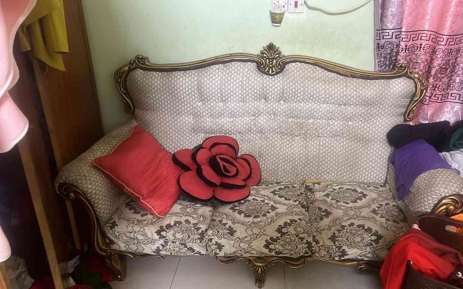 للبيع ٥ قطع ثنين كبار ٣ صغار مكان الناصريه سعر ٣٥٠ وبيه مجال رقم ***********
