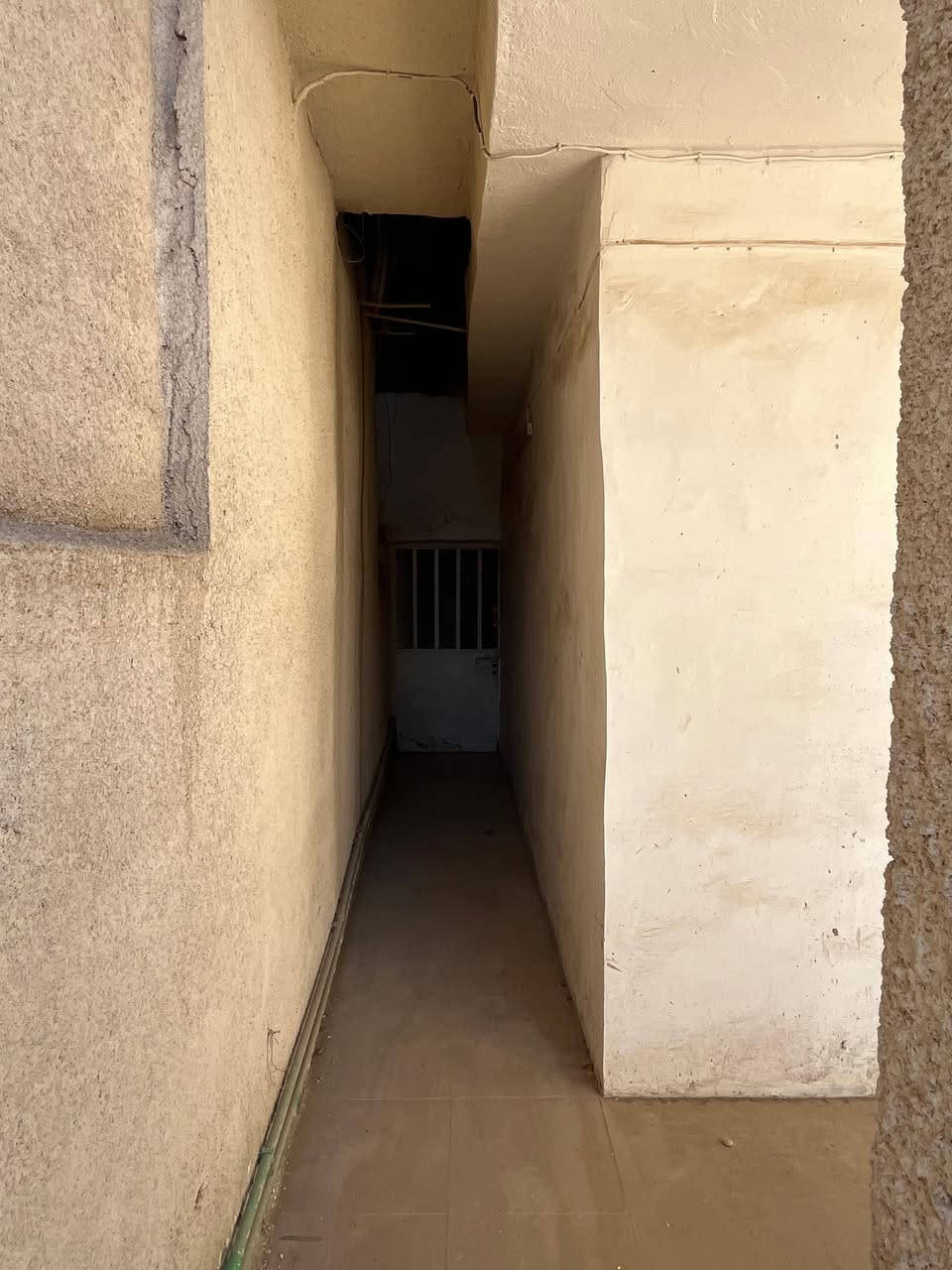 السلام عليكم
للبيع
مشتمل ١١٥ متر في أبو دشير منطقة الضغط
خلف شارع مخبز الكناري 
البيت طابقين، ٣ غرف نوم, حمام ومطبخ
ترميم جديد
مجاري وكهرباء وماء
سيراميك أرضية جديد
سيراميك جدران المطبخ والحمام جديد

الاتصال ع الرقم
أو واتس اب
***********
