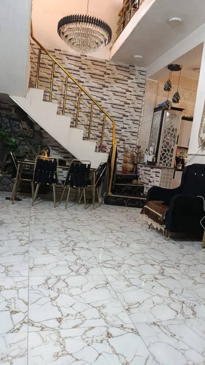 دار_للبيع  حله_ نادر الثانية شارع الكبان قرب الصيدله صفا 

المساحة 100متر طابو زراعي سند25 

طابقين غرفتين نوم كليدور ومطبخ صاله ومجمع صيحات داخلية وخارجية 

للاستفسار الاتصال ***********
***********
مراجعة مكتب سومر للعقار نادر الاولى على الشارع الخدمي قرب حسينيه حنتوش
