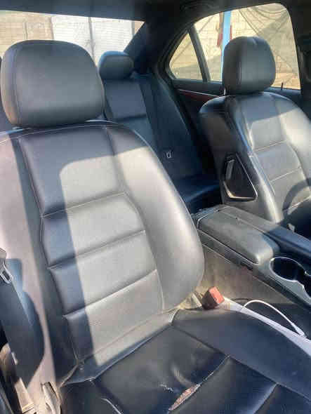 السلام عليكم سي ٣٠٠ موديل ٢٠١١ مراوس او بيع ٤ قطع صبغ بدون دواخل سياره جاهزه صدر بي نقص دبل منظومه تبريد جديده السعر ١٢٥ رقم الهاتف ***********
