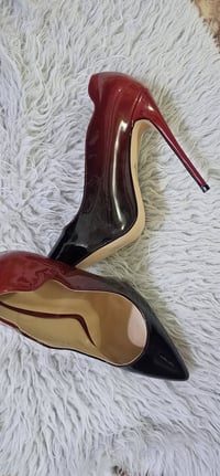 شلعة أحذية • بعضها ما مصور