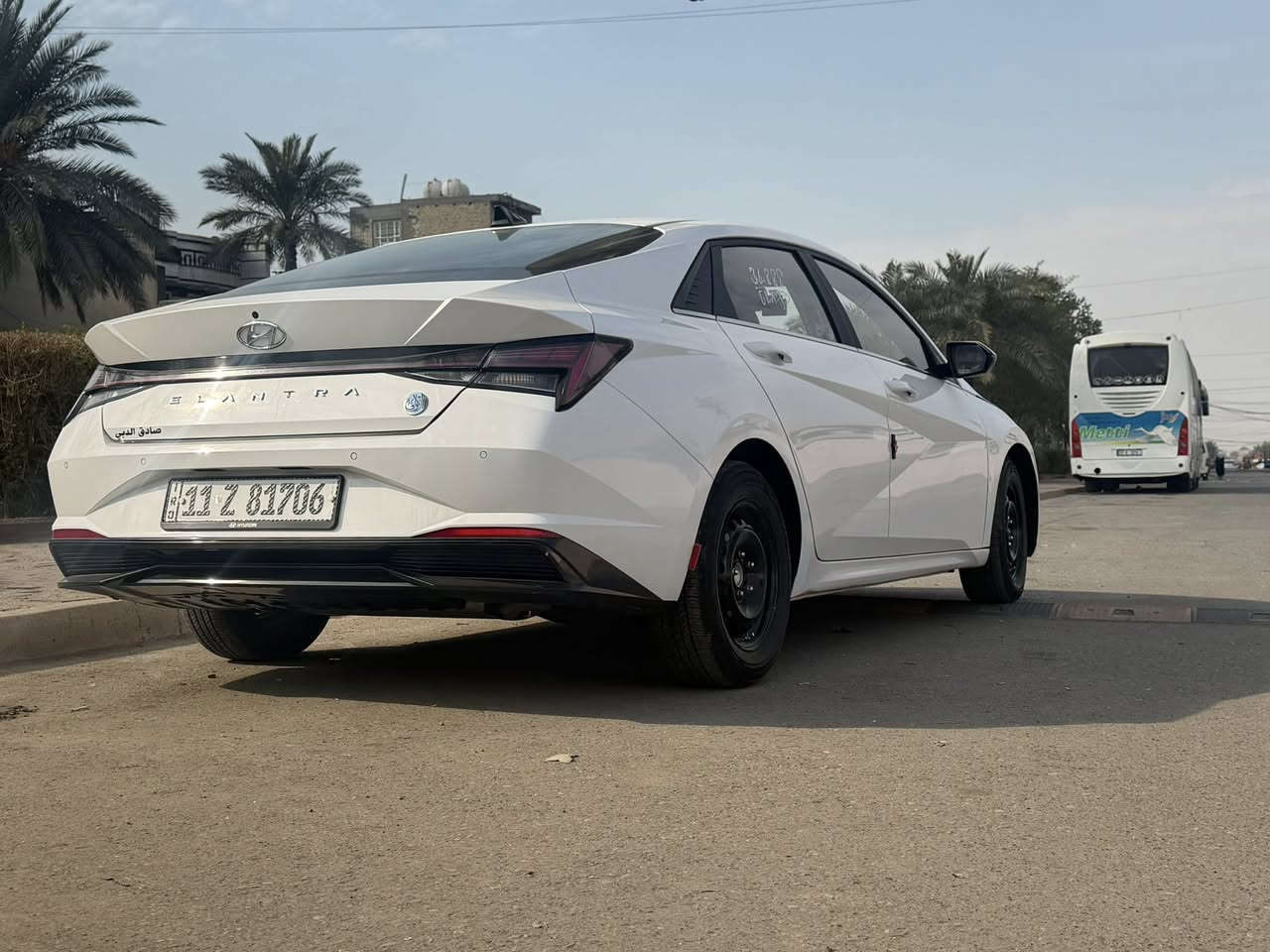 السلام عليكم
هونداي الانتره وارد كوري 

٢٠٢٣ هايبرد 

فول مواصفات 

بيها بس بنيد مبدل بلادي 

شاشهً دجتل سايد بريك بصمه 

بك لايت لد LED لايت لد ٣ عدسات

ثلاث انضمه قياده مري شفط اشاره بلمري 

كشن كهرباء كشنات تدفئه تبريد استيران تدفئه

كشنات جلد بلادي حساس امامي خلفي رادارات ٣٦٠ 

نشره لد دشبول صندوك ذكي عند القتراب 

وبعد بيها هواي موصفات 

مكاني حي اور 

رقم ***********

سعر ١٥٥ وبيها مجال
