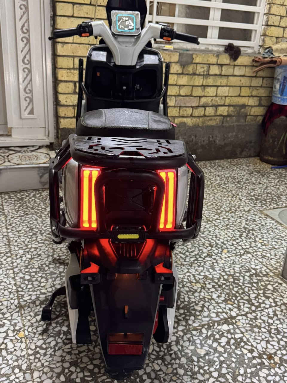 يا الله من رخصت الادمن دراجه صاعقه موديل 2025نضام abs
2-تجي نضام 4 سرعات السرعه الحقيقه 85km
3- دراجه تمشي بل شحنه الوحده 80كيلو متر
البطاريات جدد بل جيس دراجه نضيفه تجي وتشوف بعينك 
سعر دراجه 1400 مليون و أربعمئة الف 
مكاني بغداد الحبيبيه رقم ***********
