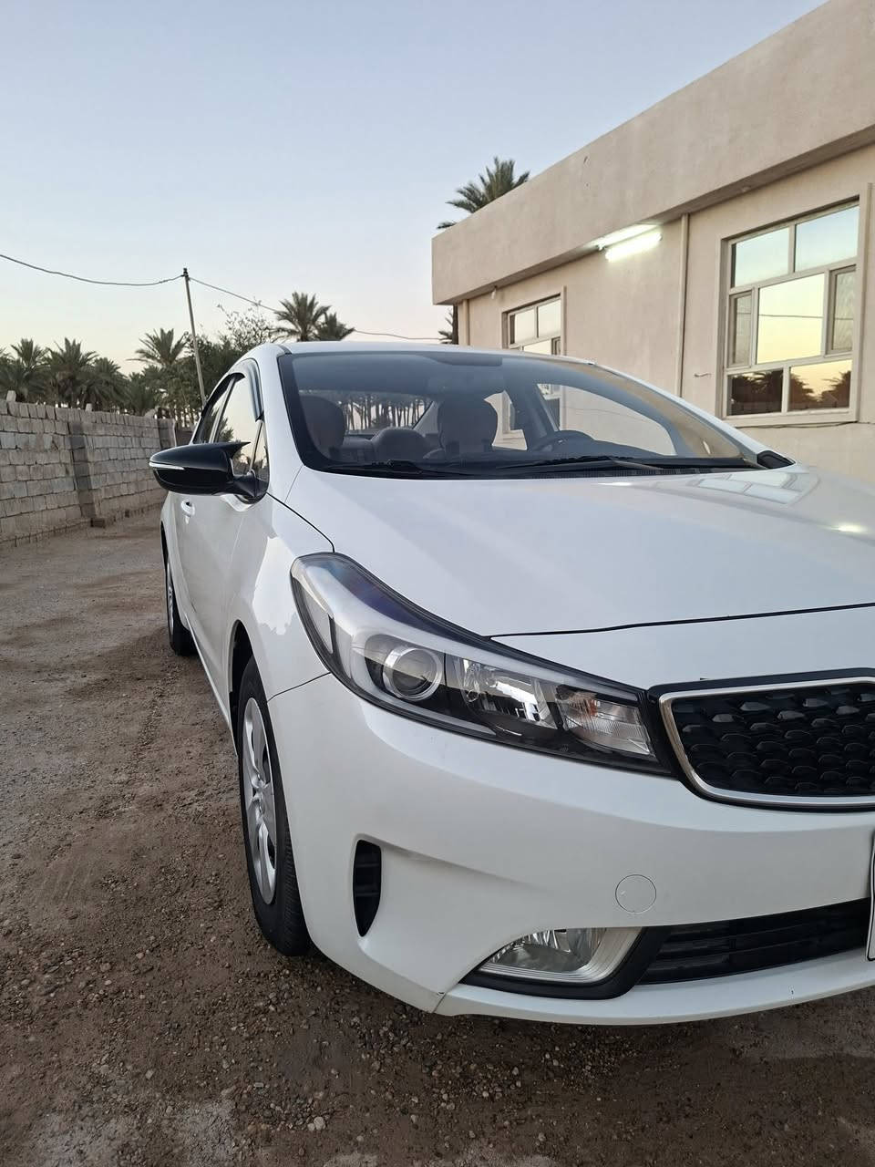 سلام عليكم للبيع سيراتو ٢٠١٧ خليجي مكفوله كفاله عامه مامفتوح بيه برغي ماشي ٣٧ الف حقيقي سياره جديده 
مكاني لكرخ المكاسب قريت المراسمه 
 سعر ١٣٠ بي مجال بسيط ***********
